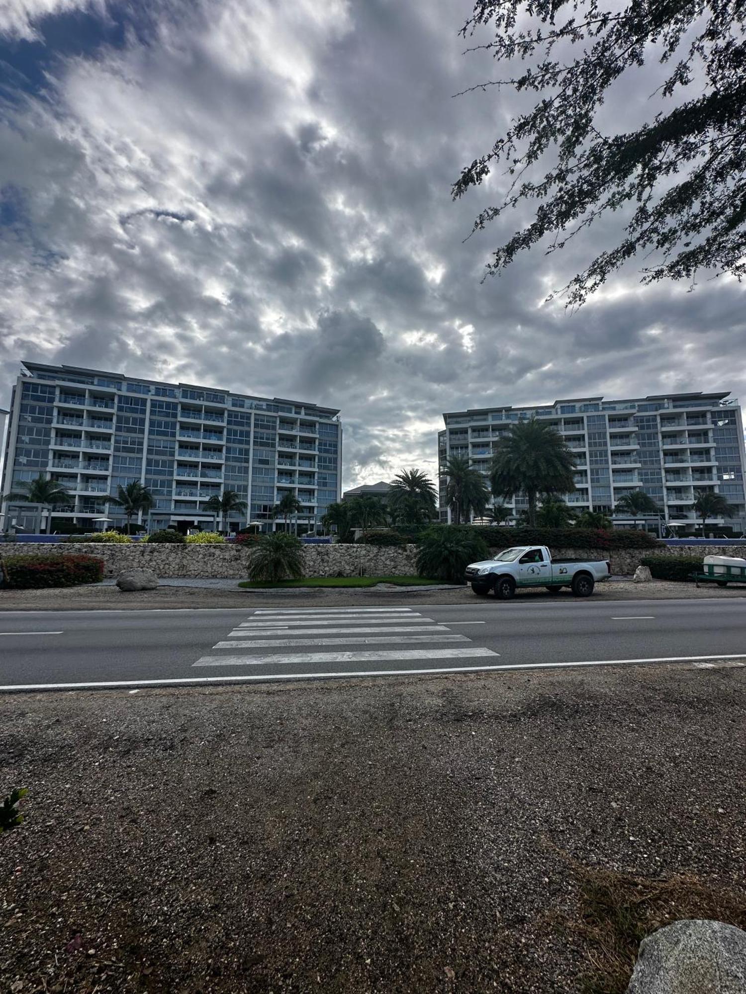Breath Taking Beach Front Views Condo Eagle Beach Palm Beach Kültér fotó